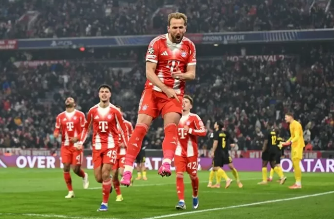 Tiga Menit Ajaib Kane, Bayern 10 Pemain Melaju ke 16 Besar Liga Champions
