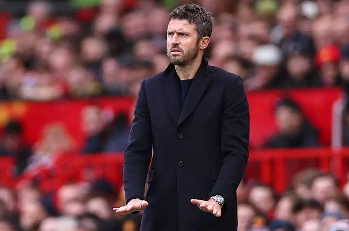 Carrick Tetap Membumi: Euforia Derby Diredam, United Menatap Ujian Berat di Markas Arsenal