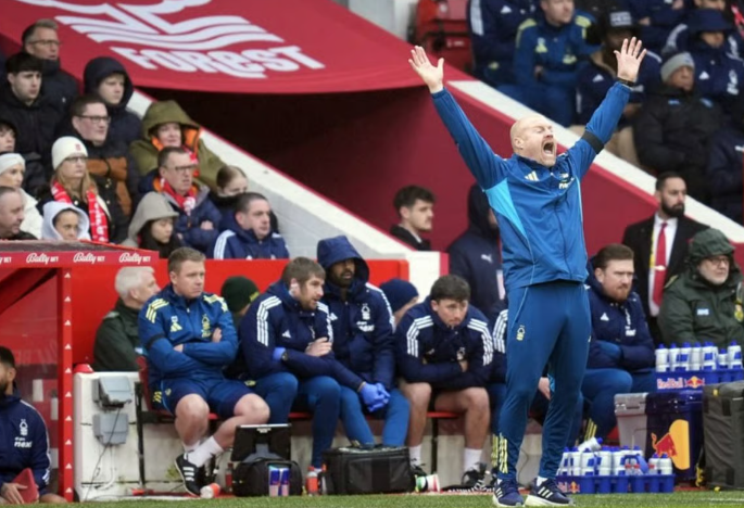 Krisis di City Ground: Dyche Tumbang Usai Mandek Lawan Wolves, Forest Berpacu Cari Penyelamat