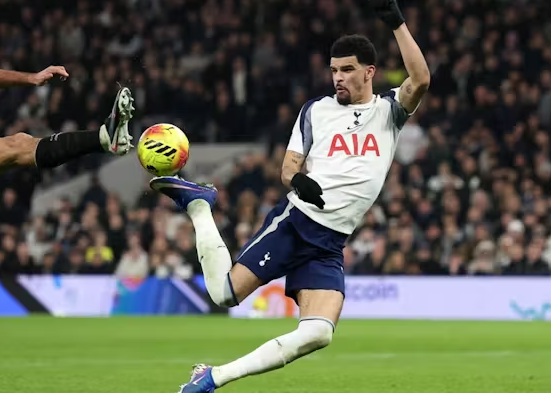 Tendangan Kalajengking Solanke Guncang City: Spurs Bangkit dari 0-2, Perebutan Gelar Kian Memanas