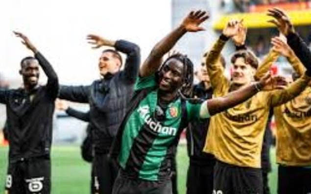 Hantam Metz 3-0, Lens Hembuskan Napas Panas ke Leher PSG